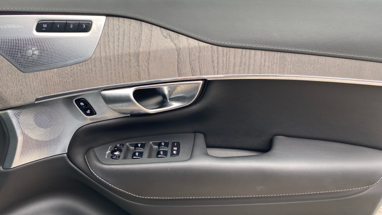 Volvo XC90 2.0 B5P Ultimate Dark 5dr AWD Geartronic Petrol Estate